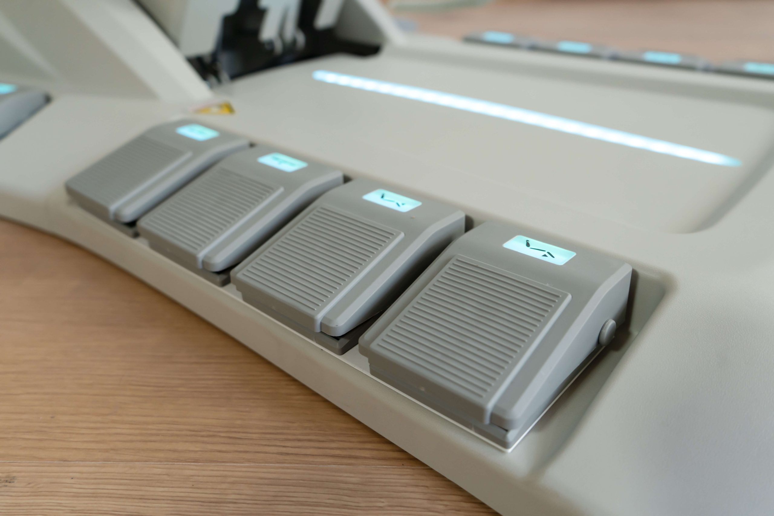 kosmetikliege mit led fusssteuerung